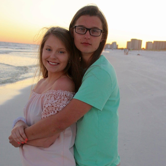 Meet your Posher, Lindsi - Picture 1 of 1